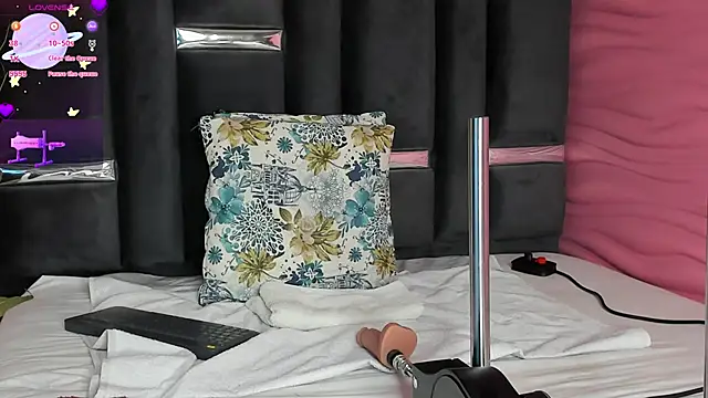 kinky polar online show from January 2025 02:04:02 AM