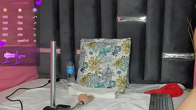 kinky polar online show from February 2025 02:44:02 AM
