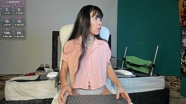 kinky polar online show from March 2026 09:43:02 PM