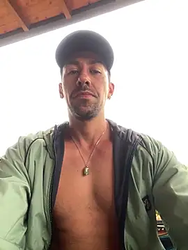 Snapshot of dantedesirexx chatting on February 2025 08:39:01 PM dantedesirexx online show from February 2025 08:39:01 PM