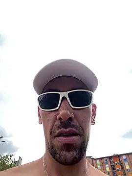 Snapshot of dantedesirexx chatting on March 2025 06:21:02 PM dantedesirexx online show from March 2025 06:21:02 PM