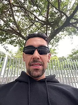 Snapshot of dantedesirexx chatting on September 2025 06:03:02 PM dantedesirexx online show from September 2025 06:03:02 PM