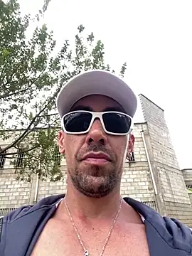 Snapshot of dantedesirexx chatting on February 2025 09:04:01 PM dantedesirexx online show from February 2025 09:04:01 PM