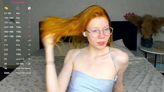 Esme Runn online show from October 2025 03:28:02 AM