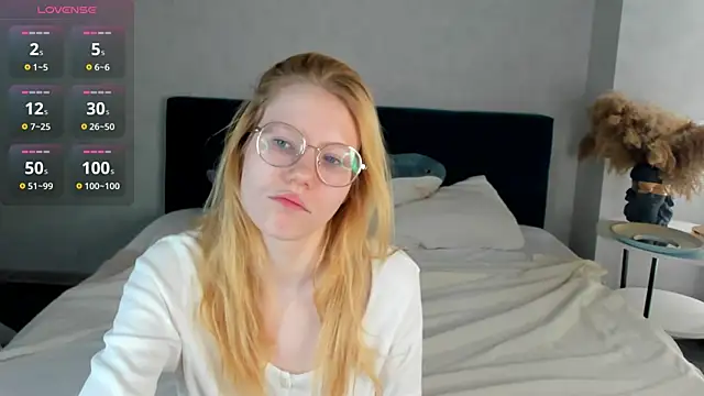 Esme Runn online show from April 2026 03:35:01 AM