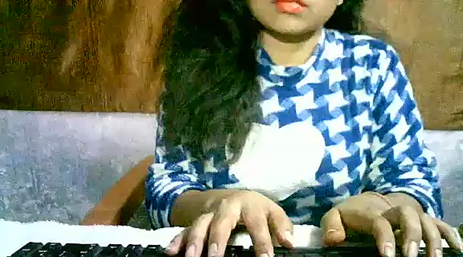 Snapshot of Sexy_Dimpy chatting on December 2024 06:39:02 PM Sexy Dimpy online show from December 2024 06:39:02 PM