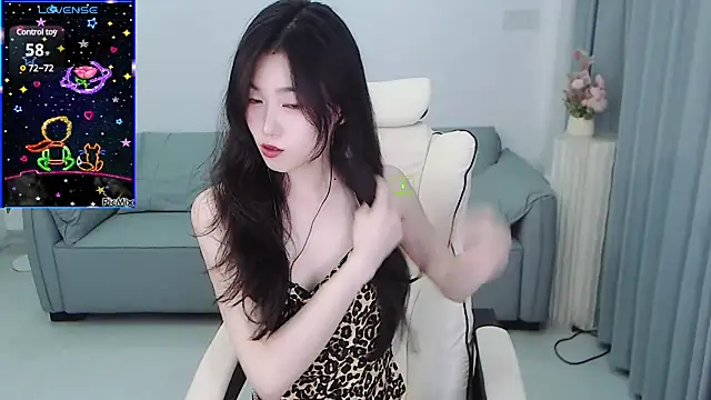 YiJin-a online show from February 2025 02:25:01 PM