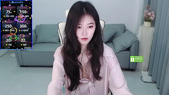 YiJin-a online show from March 2025 01:09:02 PM