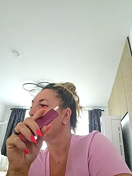 Snapshot of Bitch_MILF6 chatting on September 2025 07:31:01 AM Bitch MILF6 online show from September 2025 07:31:01 AM