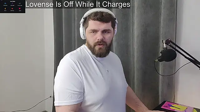 Snapshot of KingMarti chatting on December 2025 10:32:02 AM KingMarti online show from December 2025 10:32:02 AM