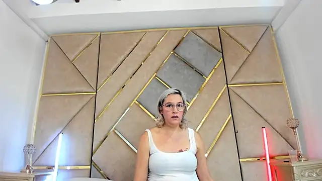 CarolinaGlamour online show from May 2026 06:09:01 PM