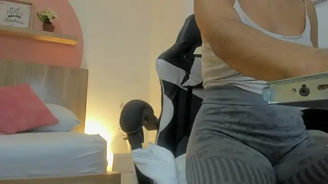 Snapshot of evelin_leroy chatting on November 2025 11:54:01 AM evelin leroy online show from November 2025 11:54:01 AM