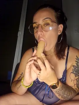 lindsay 33off online show from September 2025 05:36:01 AM