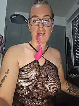 Snapshot of lindsay_33off chatting on July 2026 07:05:02 AM lindsay 33off online show from July 2026 07:05:02 AM