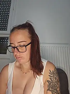 Snapshot of lindsay_33off chatting on June 2026 07:46:01 AM lindsay 33off online show from June 2026 07:46:01 AM