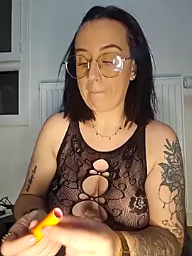 lindsay 33off online show from February 2026 08:11:02 AM