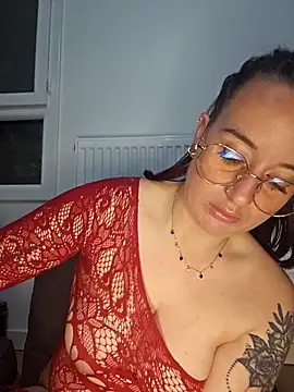 lindsay 33off online show from April 2026 09:10:01 PM