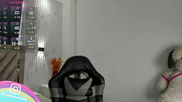 Jeen Taylor online show from December 2025 08:01:01 PM