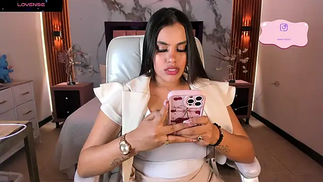 Jeen Taylor online show from April 2026 08:17:02 PM