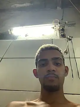 Snapshot of moreninhoP chatting on January 2025 05:31:01 PM moreninhoP online show from January 2025 05:31:01 PM