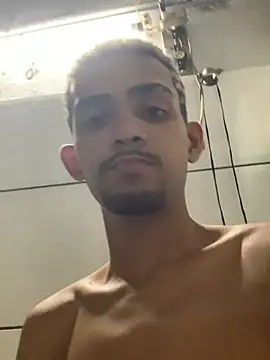 Snapshot of moreninhoP chatting on January 2025 05:33:01 AM moreninhoP online show from January 2025 05:33:01 AM