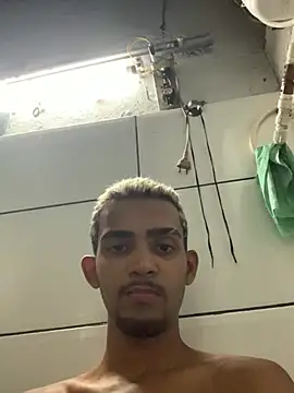 Snapshot of moreninhoP chatting on December 2024 06:13:01 PM moreninhoP online show from December 2024 06:13:01 PM