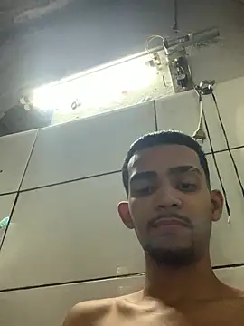 Snapshot of moreninhoP chatting on January 2025 07:31:02 PM moreninhoP online show from January 2025 07:31:02 PM