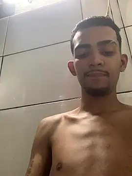 Snapshot of moreninhoP chatting on February 2025 10:40:01 PM moreninhoP online show from February 2025 10:40:01 PM