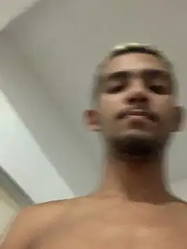 Snapshot of moreninhoP chatting on January 2025 05:05:02 AM moreninhoP online show from January 2025 05:05:02 AM