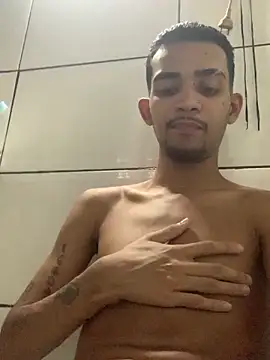 Snapshot of moreninhoP chatting on February 2025 07:41:01 PM moreninhoP online show from February 2025 07:41:01 PM