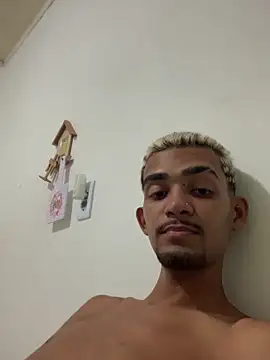 Snapshot of moreninhoP chatting on December 2024 12:39:02 AM moreninhoP online show from December 2024 12:39:02 AM