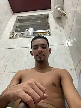 moreninhoP online show from February 2026 04:12:01 AM