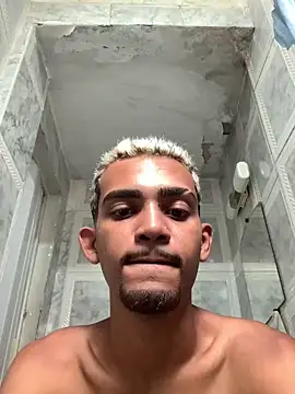 Snapshot of moreninhoP chatting on December 2024 05:13:01 PM moreninhoP online show from December 2024 05:13:01 PM