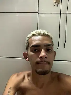 Snapshot of moreninhoP chatting on December 2024 07:45:01 PM moreninhoP online show from December 2024 07:45:01 PM