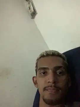 Snapshot of moreninhoP chatting on January 2025 04:11:02 AM moreninhoP online show from January 2025 04:11:02 AM