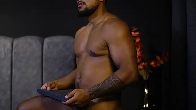 Snapshot of CallumMuscle chatting on November 2025 11:20:02 PM CallumMuscle online show from November 2025 11:20:02 PM