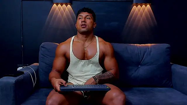 Snapshot of CallumMuscle chatting on February 2025 03:33:01 AM CallumMuscle online show from February 2025 03:33:01 AM