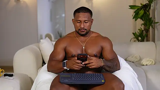 Snapshot of CallumMuscle chatting on June 2026 12:32:02 AM CallumMuscle online show from June 2026 12:32:02 AM