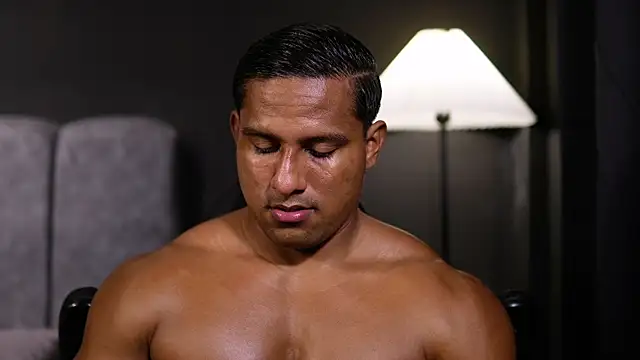 Snapshot of CallumMuscle chatting on December 2025 02:01:01 AM CallumMuscle online show from December 2025 02:01:01 AM