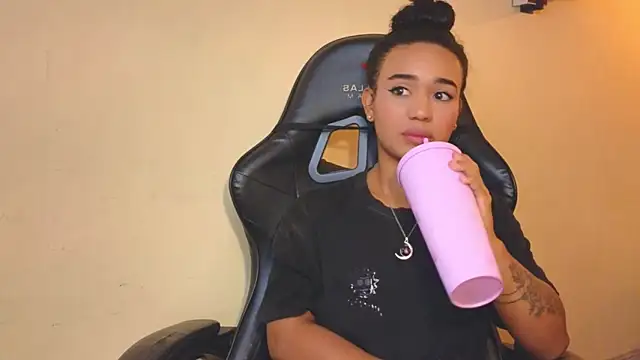 Snapshot of evafoxs chatting on November 2025 12:20:01 AM evafoxs online show from November 2025 12:20:01 AM