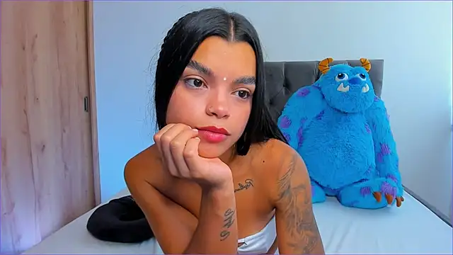 mia world  online show from October 2025 05:48:01 PM