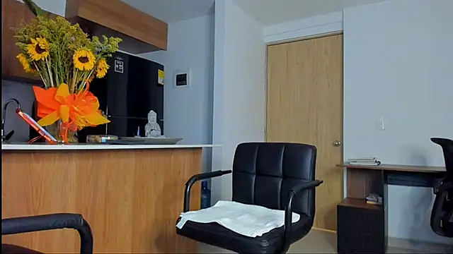 mia world  online show from April 2026 12:44:02 AM