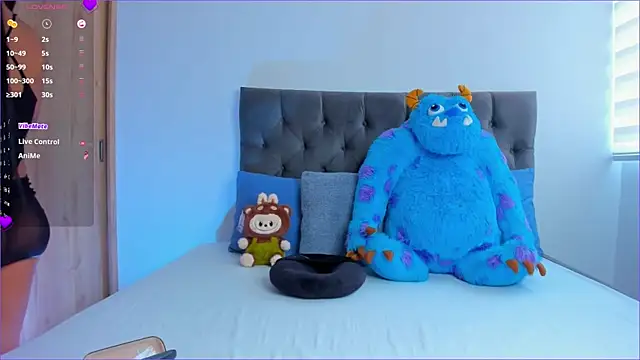 mia world  online show from September 2025 04:35:02 PM