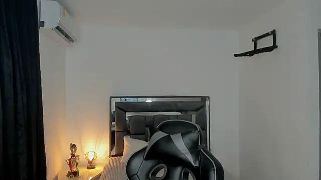 enzo sloran online show from November 2025 06:03:02 AM