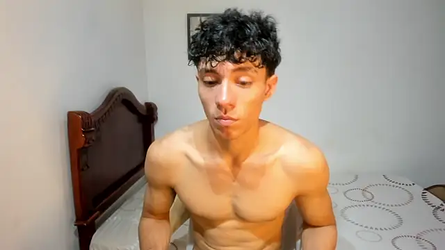 Snapshot of enzo_sloran chatting on September 2025 04:18:01 PM enzo sloran online show from September 2025 04:18:01 PM