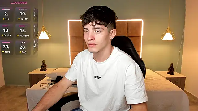 AlejooTwink online show from May 2026 04:23:01 AM
