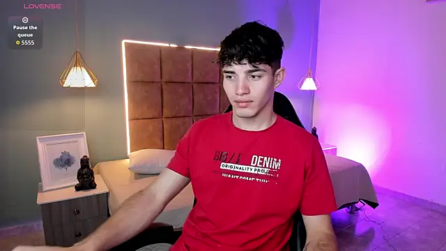 AlejooTwink online show from May 2026 03:17:02 AM