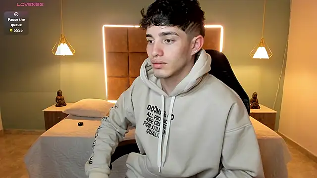 AlejooTwink online show from May 2026 05:15:01 AM
