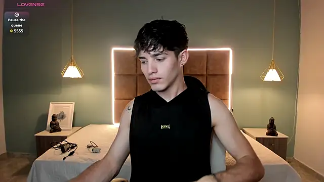 AlejooTwink online show from May 2026 05:45:01 AM
