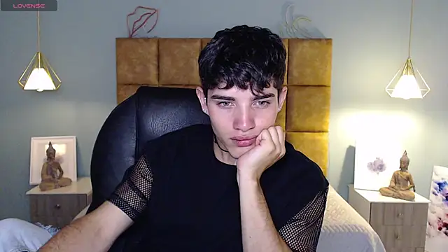 Snapshot of AlejooTwink chatting on February 2025 06:26:02 PM AlejooTwink online show from February 2025 06:26:02 PM